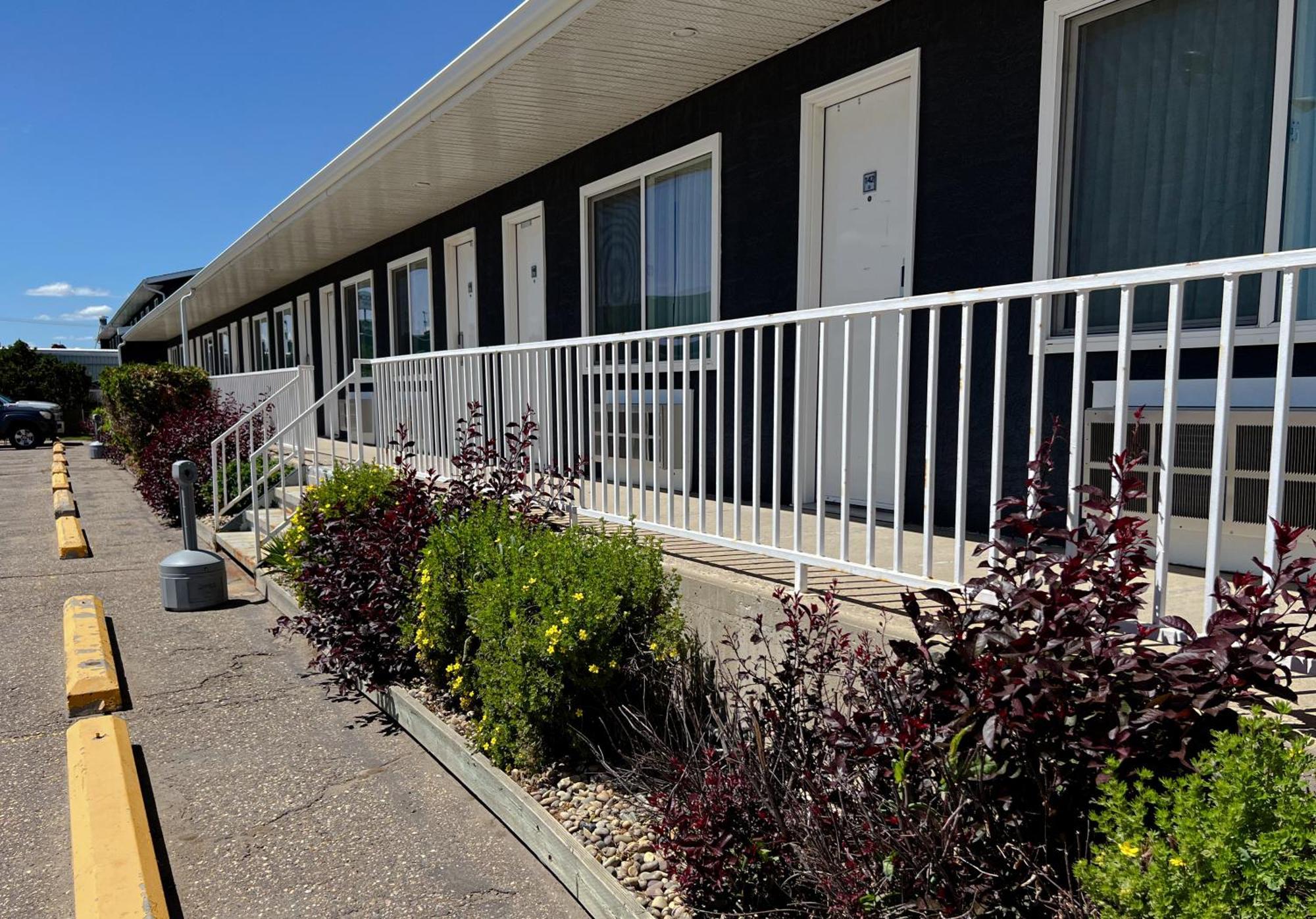 Coast Swift Current Hotel Extérieur photo