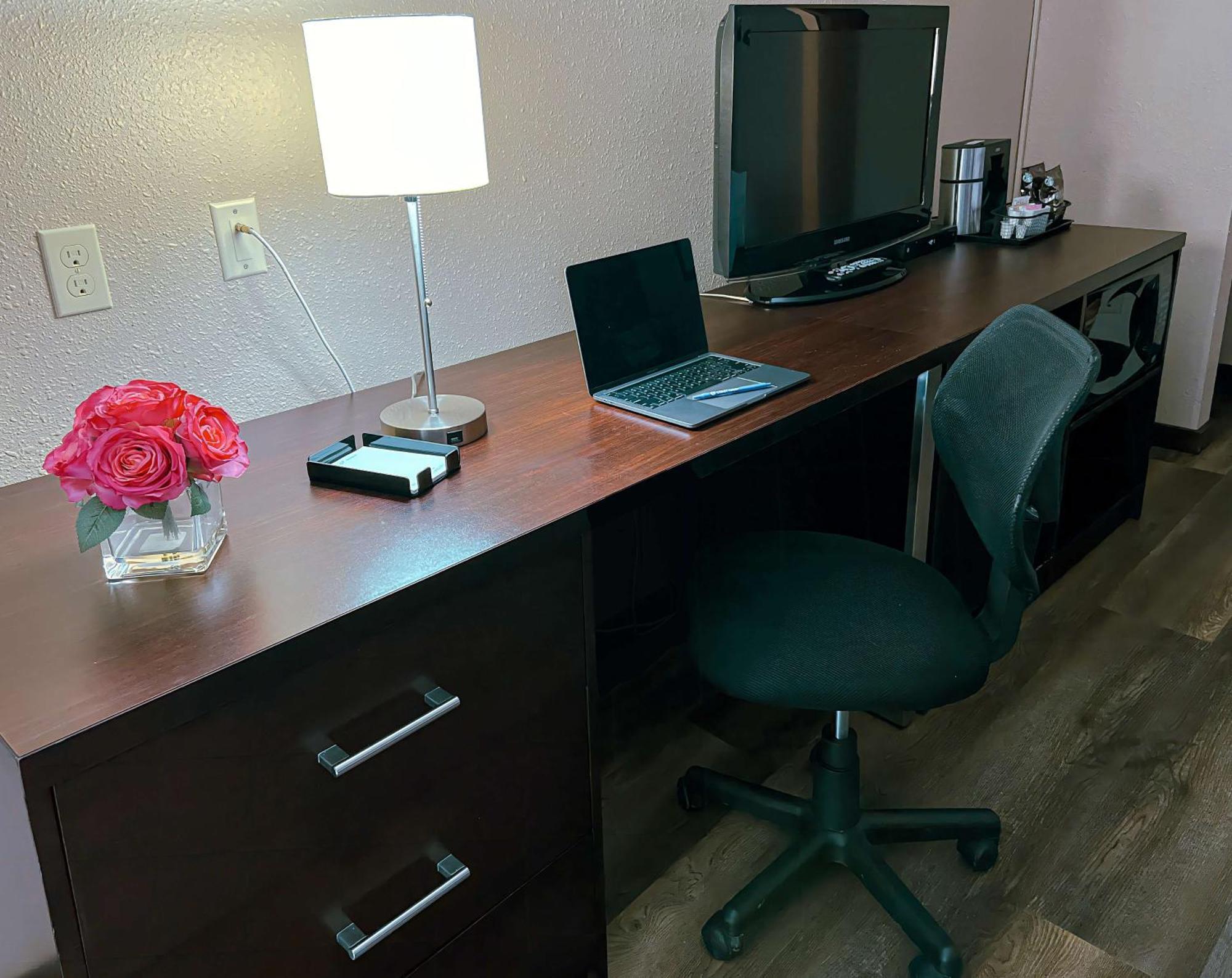 Coast Swift Current Hotel Extérieur photo