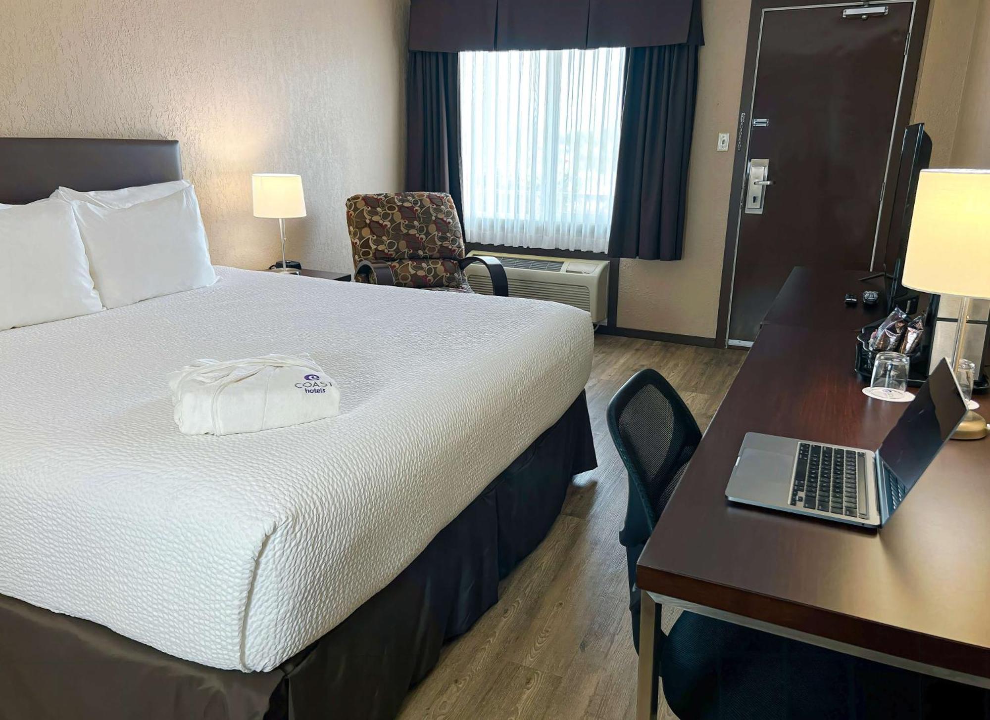 Coast Swift Current Hotel Extérieur photo