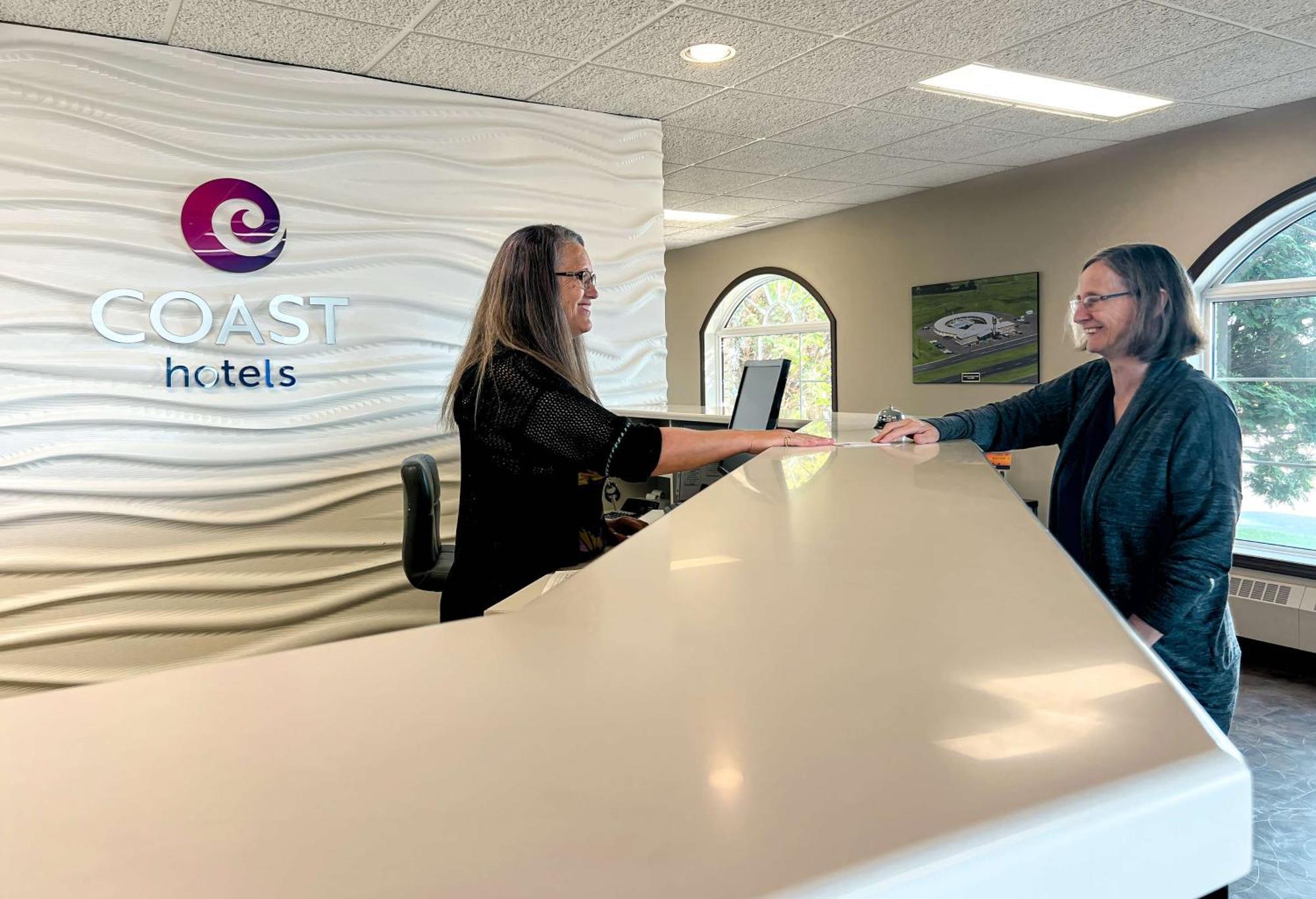 Coast Swift Current Hotel Extérieur photo
